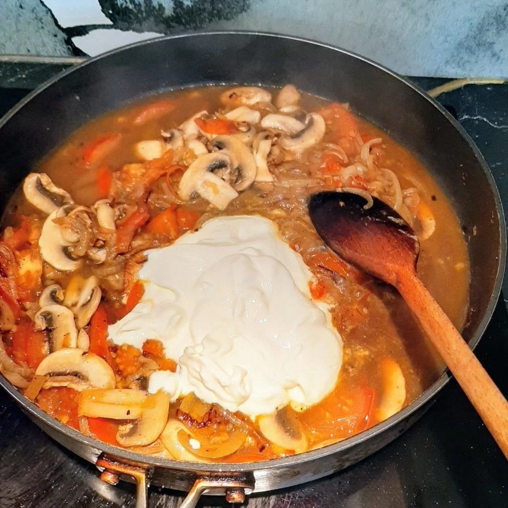 Qaymoqli pasta sousi