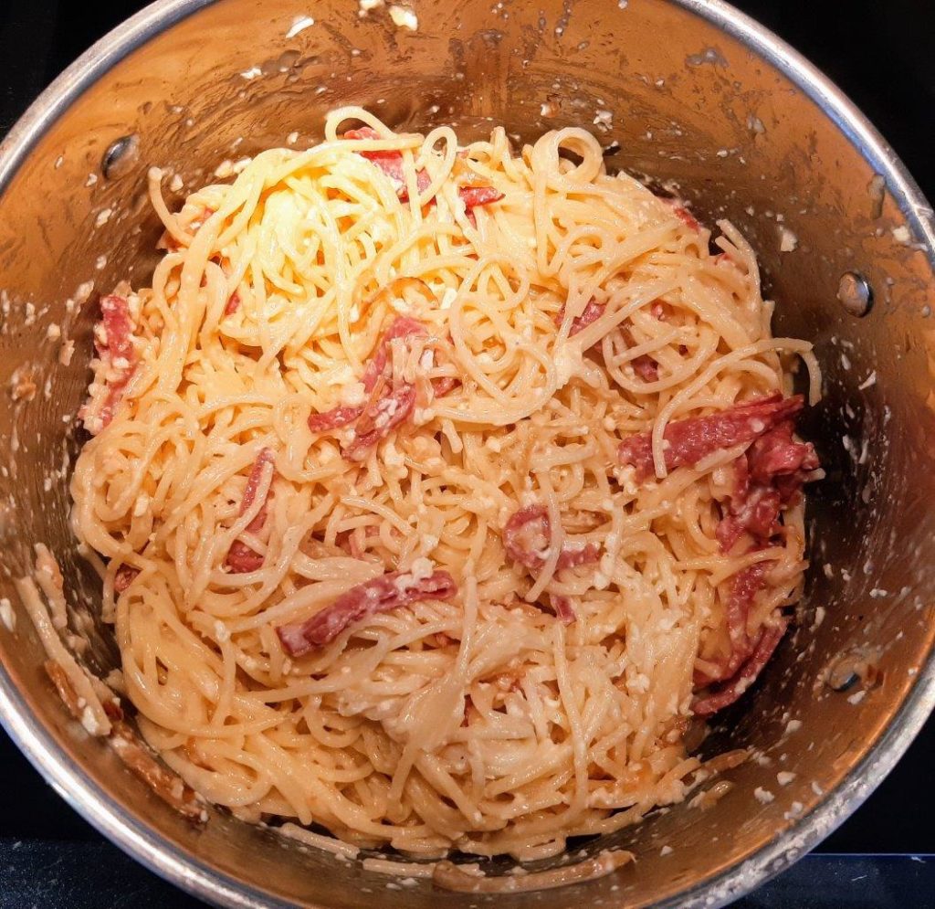 Spagetti karbonara pishirish