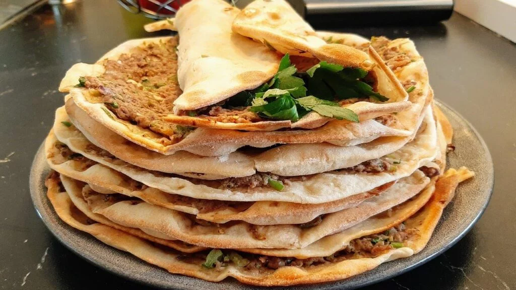 Read more about the article Lahmakun – arman va turk taomi