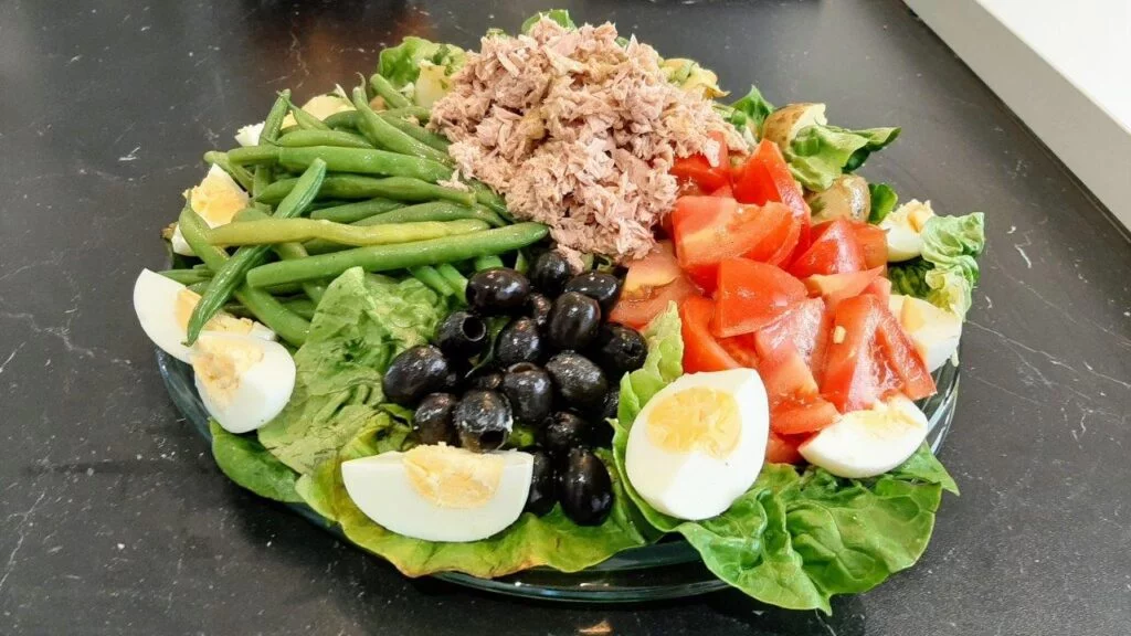 Read more about the article Nicoise salati (Salade niçoise) – Fransuzcha salat