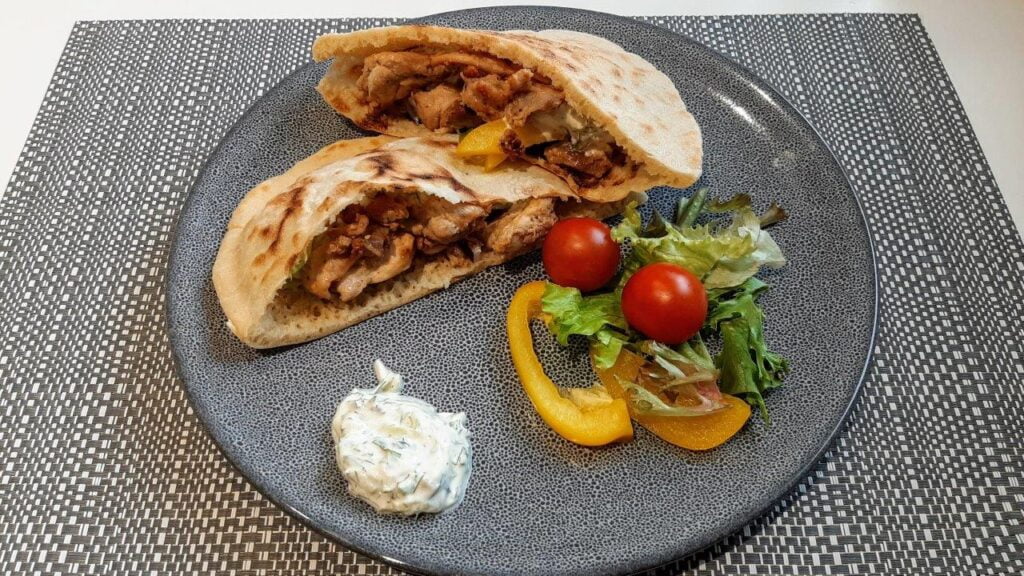 Read more about the article Gyros – Grekcha tovuqli taom