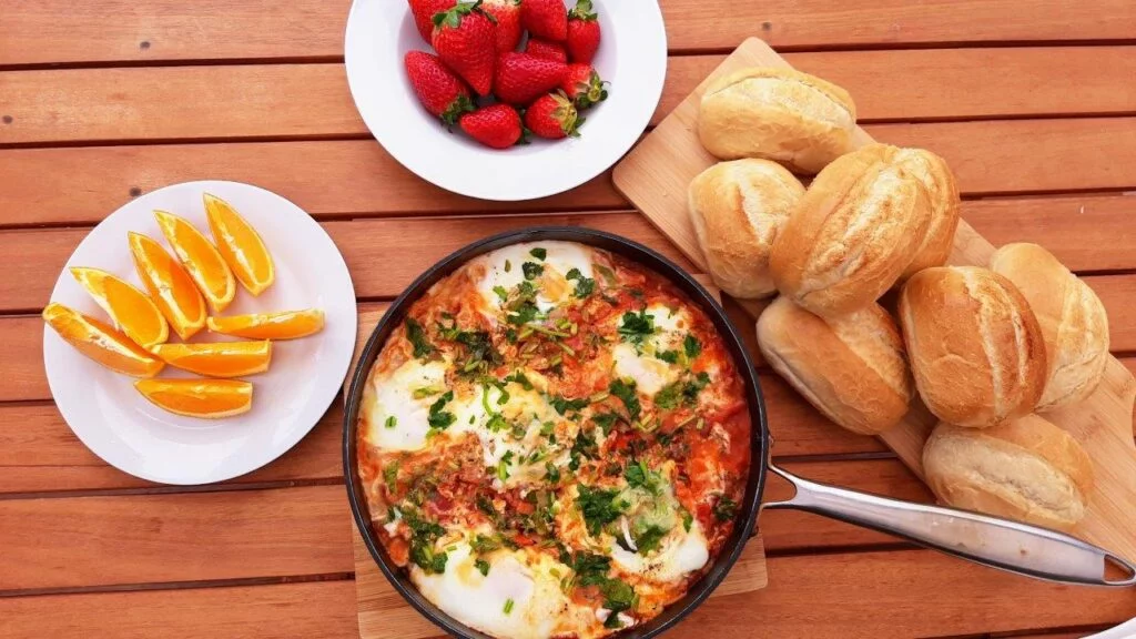 Read more about the article Shakshuka – yana bir yaqin sharqdan sog‘lom taom
