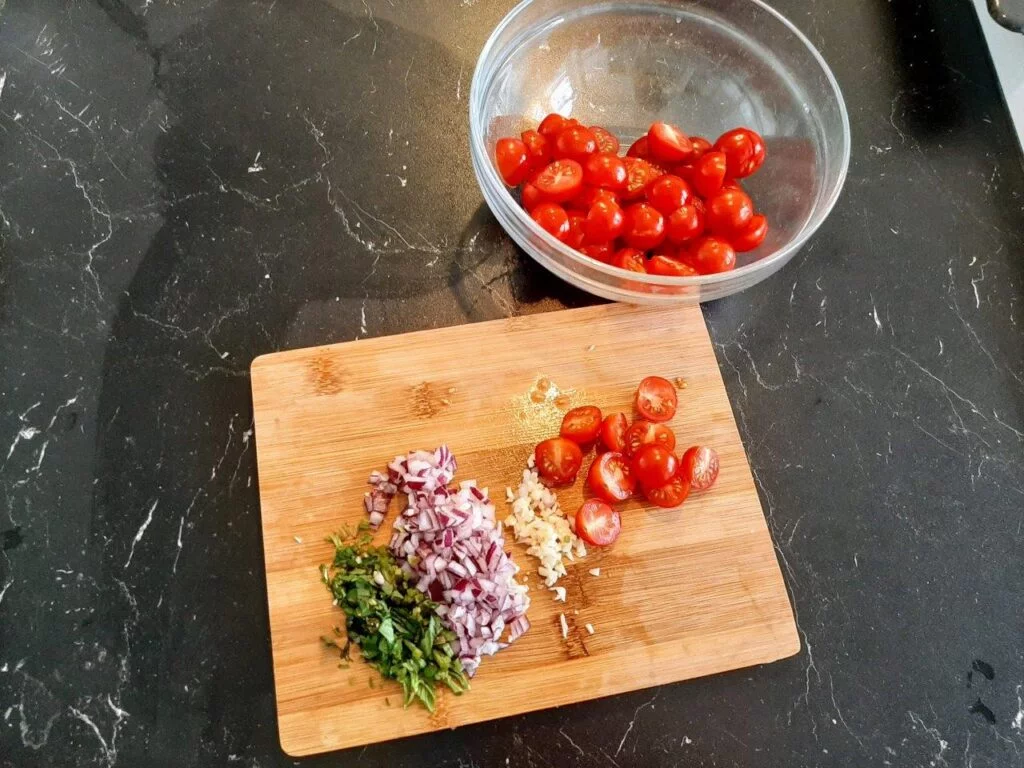 Bruschetta uchun kerakli mahsulotlar