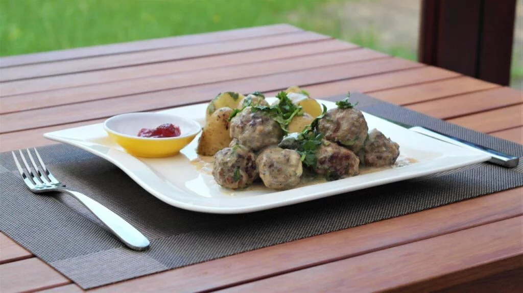 Read more about the article Shved qiymalari (Swedish meatballs)