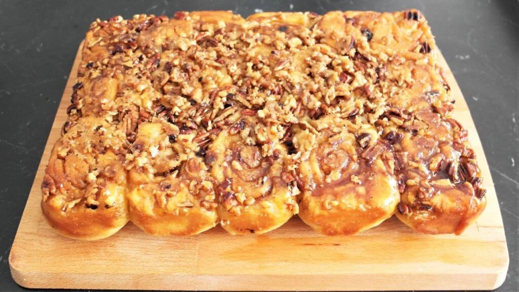 Read more about the article Yopishqoq bulochkalar (Sticky buns)