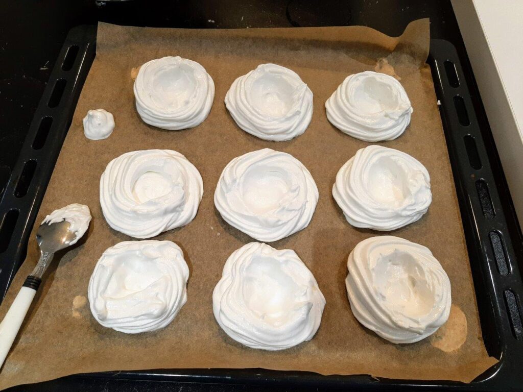 Mini pavlova