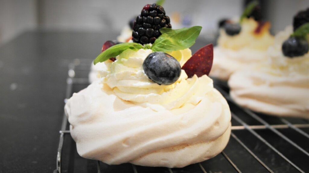 Mini pavlova