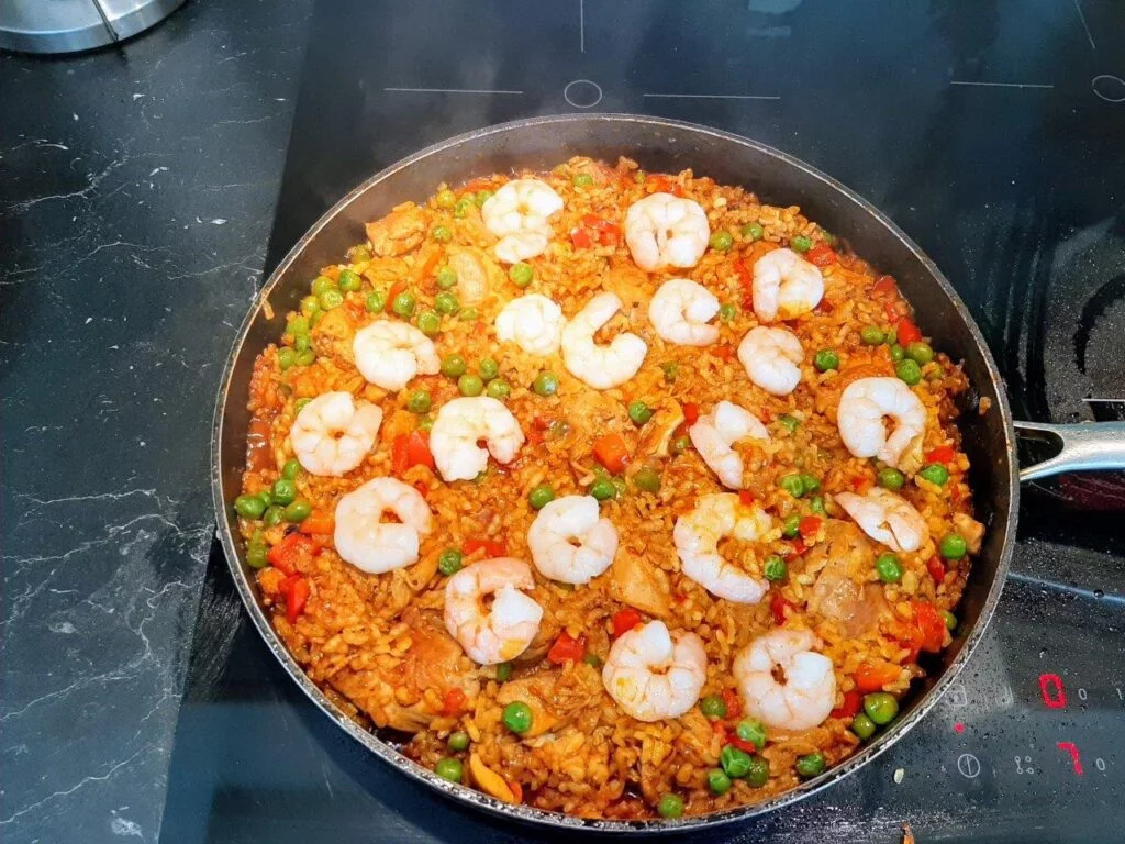 Tovuq va krevetkali paella