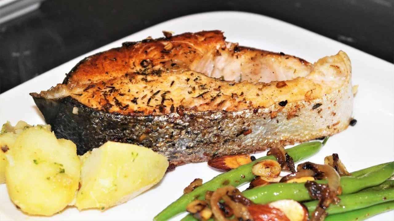 You are currently viewing Tovada losos‘ pishirish (pan fried salmon)
