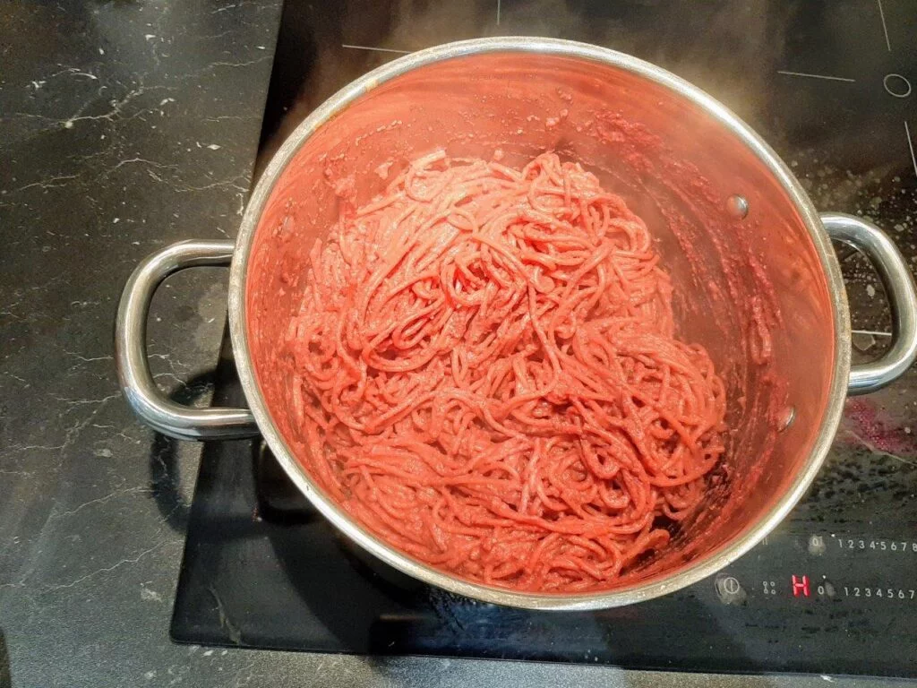 Lavlagili spagetti tayyorlash