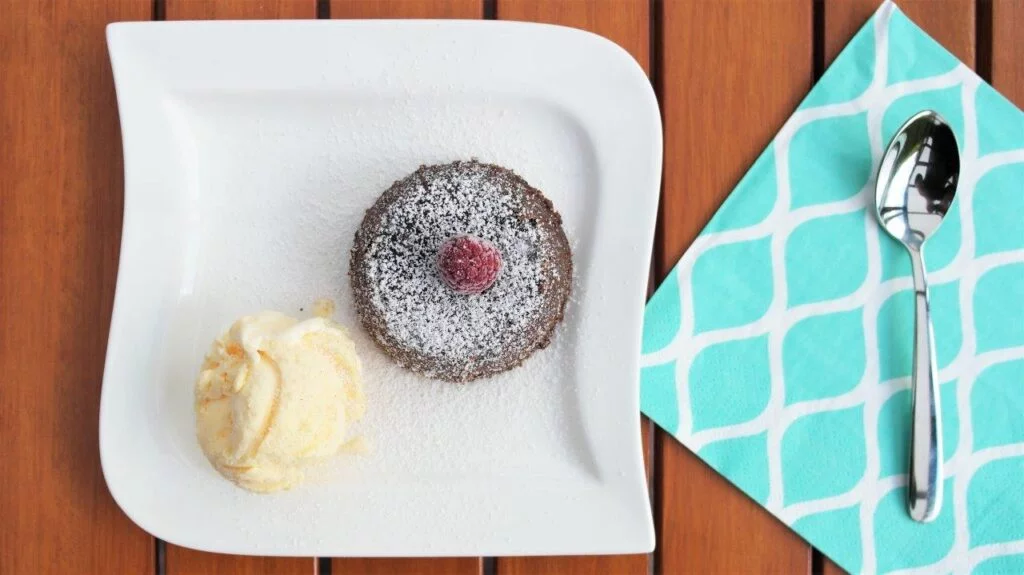 Shokoladli lava tort (Chocolate lava cake) 