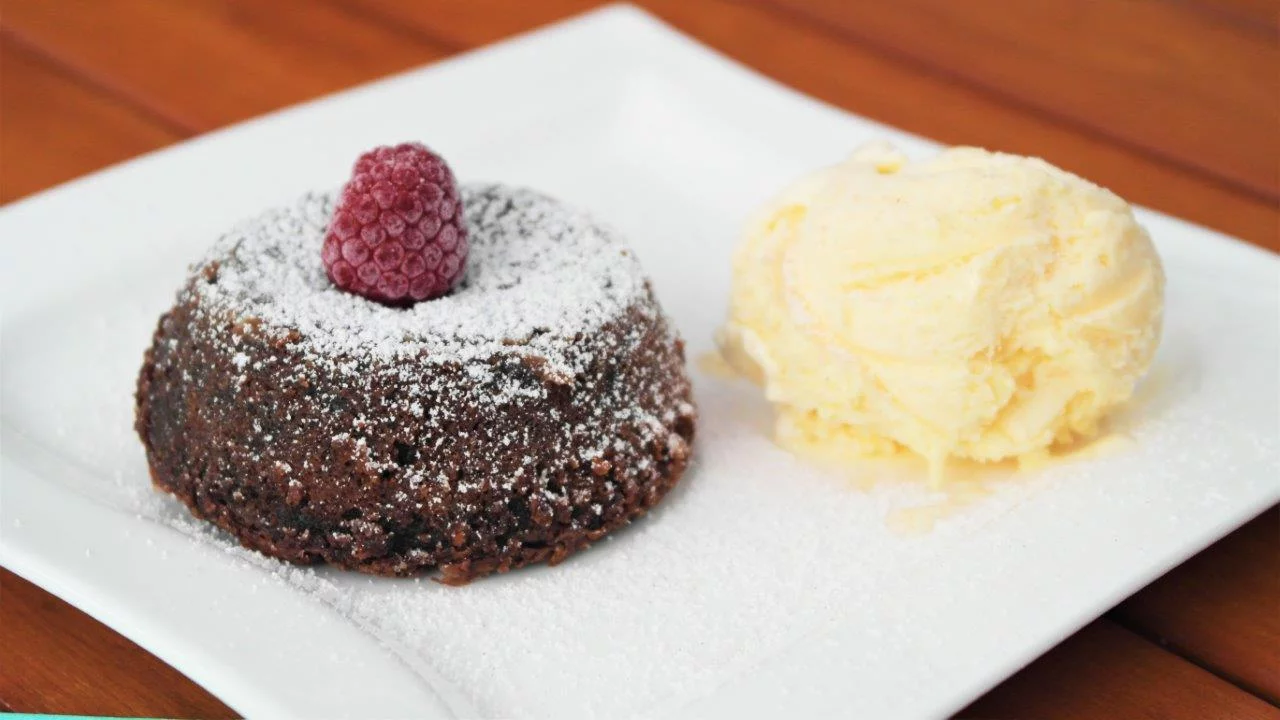 You are currently viewing Shokoladli lava tort (Chocolate lava cake)