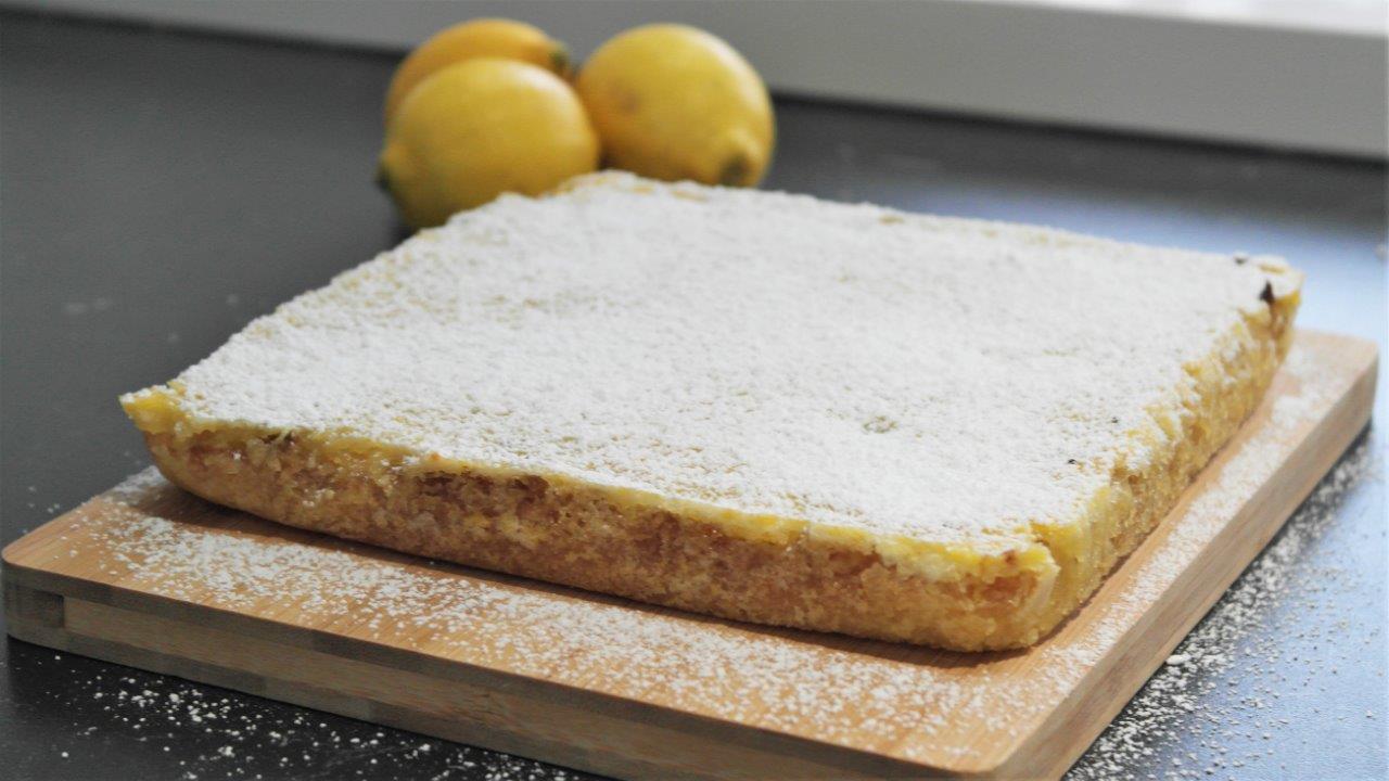 You are currently viewing Limonli kvadratlar (Lemon bars)